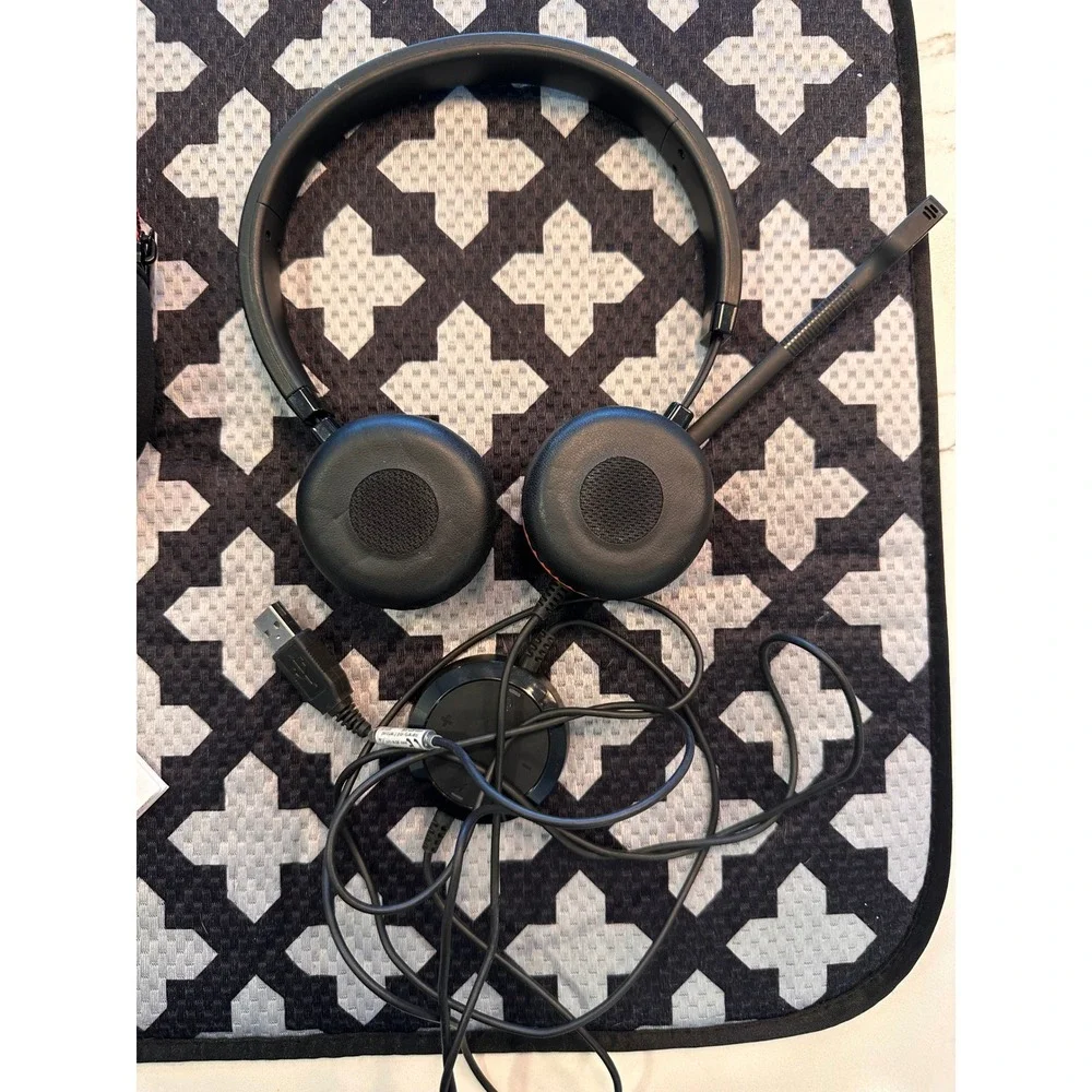Jabra Evolve 40 MS Stereo Wired On-Ear Headset USB-A Noise Canceling Mic‎ Black